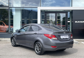 Подержанный автомобиль Hyundai Solaris Sedan 2012 года (7 фото)
