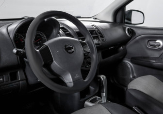 Подержанный автомобиль Nissan Note 2011 года (14 фото)