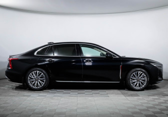 Подержанный автомобиль Hongqi H5 2024 года (4 фото)