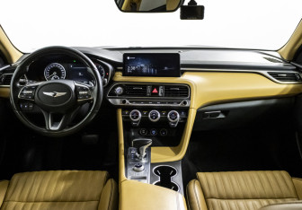 Подержанный автомобиль Genesis G70 2021 года (15 фото)