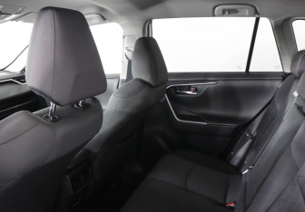 Подержанный автомобиль Toyota RAV4 2021 года (9 фото)