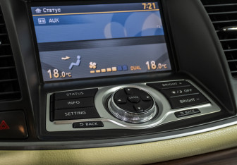 Подержанный автомобиль Nissan Teana 2011 года (16 фото)
