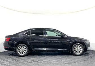 Подержанный автомобиль Skoda Superb Liftback 2018 года (4 фото)