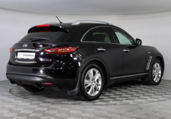Подержанный автомобиль Infiniti FX 2012 года (5 фото)