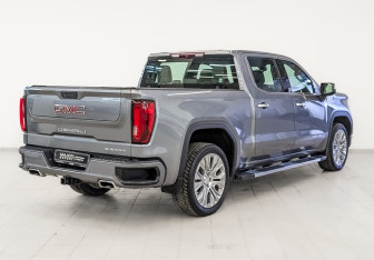 Подержанный автомобиль GMC Sierra 2021 года (5 фото)