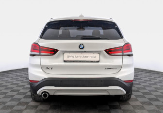 Подержанный автомобиль BMW X1 2020 года (6 фото)