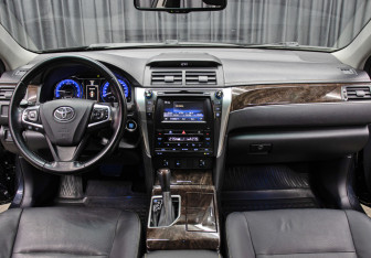 Подержанный автомобиль Toyota Camry Sedan 2017 года (14 фото)