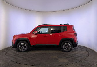 Подержанный автомобиль Jeep Renegade 2018 года (8 фото)