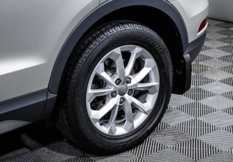 Подержанный автомобиль Audi Q3 2015 года (15 фото)