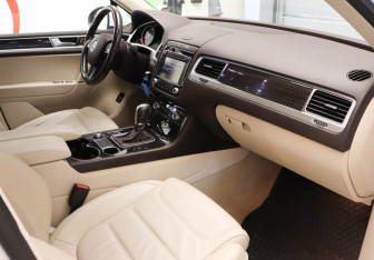 Подержанный автомобиль Volkswagen Touareg 2016 года (8 фото)