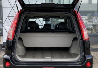Подержанный автомобиль Nissan X-Trail 2005 года (10 фото)