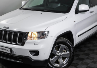 Подержанный автомобиль Jeep Grand Cherokee 2012 года (25 фото)