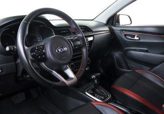 Подержанный автомобиль Kia Rio Sedan 2019 года (12 фото)