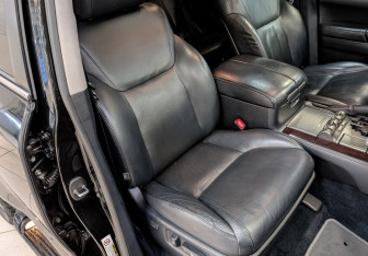 Подержанный автомобиль Lexus LX 2010 года (24 фото)