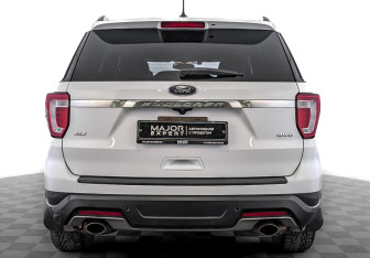 Подержанный автомобиль Ford Explorer 2018 года (6 фото)