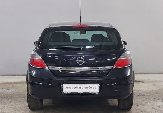 Подержанный автомобиль Opel Astra Hatchback 2008 года (6 фото)