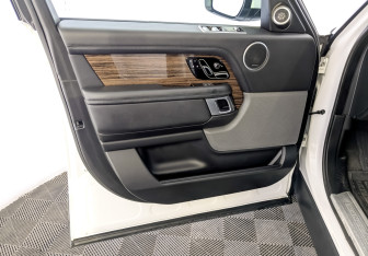Подержанный автомобиль Land Rover Range Rover 2018 года (19 фото)