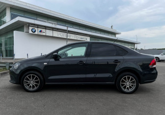 Подержанный автомобиль Volkswagen Polo Sedan 2012 года (8 фото)
