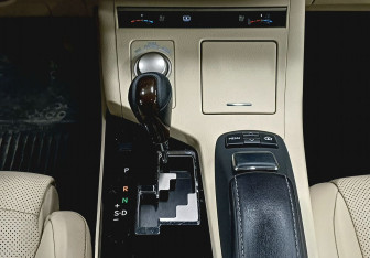 Подержанный автомобиль Lexus ES 2014 года (16 фото)
