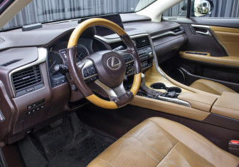 Подержанный автомобиль Lexus RX 2017 года (16 фото)