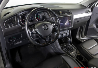 Подержанный автомобиль Volkswagen Tiguan 2018 года (27 фото)