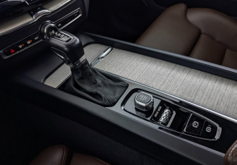 Подержанный автомобиль Volvo XC60 2020 года (21 фото)