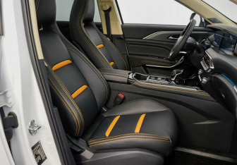 Подержанный автомобиль FAW Bestune T77 2022 года (9 фото)