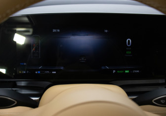 Подержанный автомобиль Voyah Dream 2023 года (11 фото)