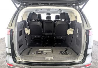 Подержанный автомобиль Kia Carnival 2022 года (10 фото)