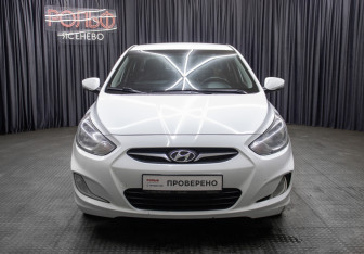 Подержанный автомобиль Hyundai Solaris Sedan 2011 года (2 фото)