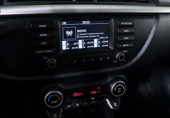 Подержанный автомобиль Kia Rio Sedan 2017 года (15 фото)