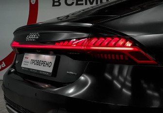Подержанный автомобиль Audi A7 2021 года (10 фото)
