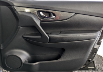 Подержанный автомобиль Nissan X-Trail 2017 года (24 фото)