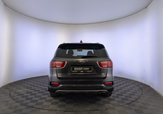 Подержанный автомобиль Kia Sorento 2019 года (6 фото)