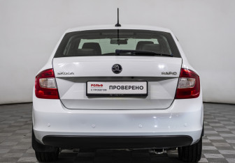 Подержанный автомобиль Skoda Rapid Liftback 2017 года (6 фото)