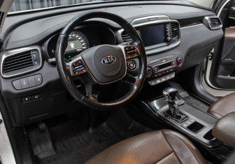 Подержанный автомобиль Kia Sorento 2019 года (17 фото)