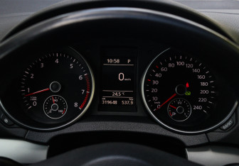 Подержанный автомобиль Volkswagen Golf Hatchback 2012 года (16 фото)