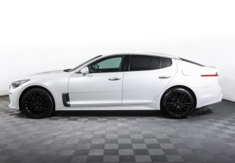 Подержанный автомобиль Kia Stinger 2018 года (8 фото)
