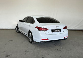 Подержанный автомобиль Hyundai Genesis 2014 года (4 фото)