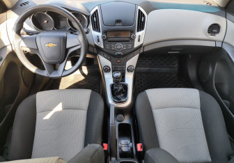 Подержанный автомобиль Chevrolet Cruze Sedan 2015 года (10 фото)