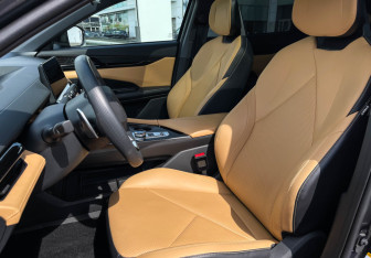 Подержанный автомобиль Changan UNI-V 2023 года (14 фото)