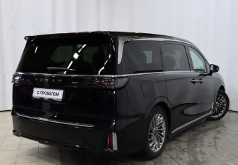 Подержанный автомобиль Voyah Dream 2023 года (4 фото)