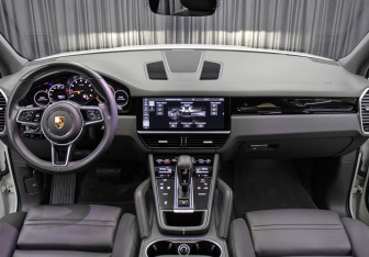 Подержанный автомобиль Porsche Cayenne 2019 года (14 фото)