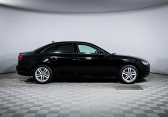 Подержанный автомобиль Audi A4 Sedan 2019 года (4 фото)