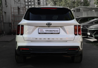 Подержанный автомобиль Kia Sorento 2021 года (5 фото)