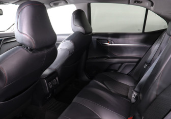 Подержанный автомобиль Toyota Camry Sedan 2021 года (12 фото)