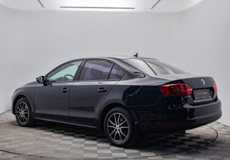 Подержанный автомобиль Volkswagen Jetta Sedan 2014 года (3 фото)