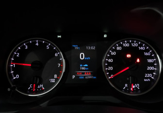 Подержанный автомобиль Toyota RAV4 2021 года (16 фото)