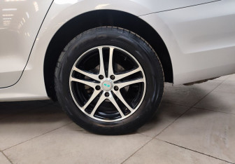 Подержанный автомобиль Volkswagen Jetta Sedan 2013 года (9 фото)