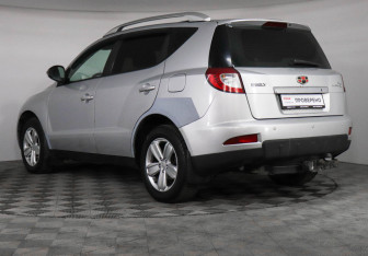 Подержанный автомобиль Geely Emgrand X7 2014 года (4 фото)